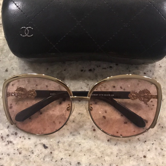CHANEL Accessories - CHANEL Oversized sunglasses
